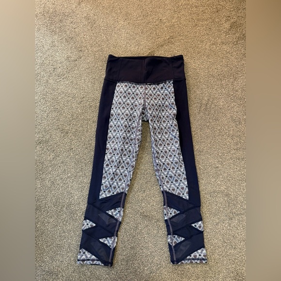Athleta Print Mantra Capri with Mesh Details Leggings size XS - Picture 5 of 8